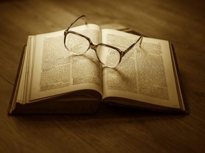 glasses-1052010_1920-def